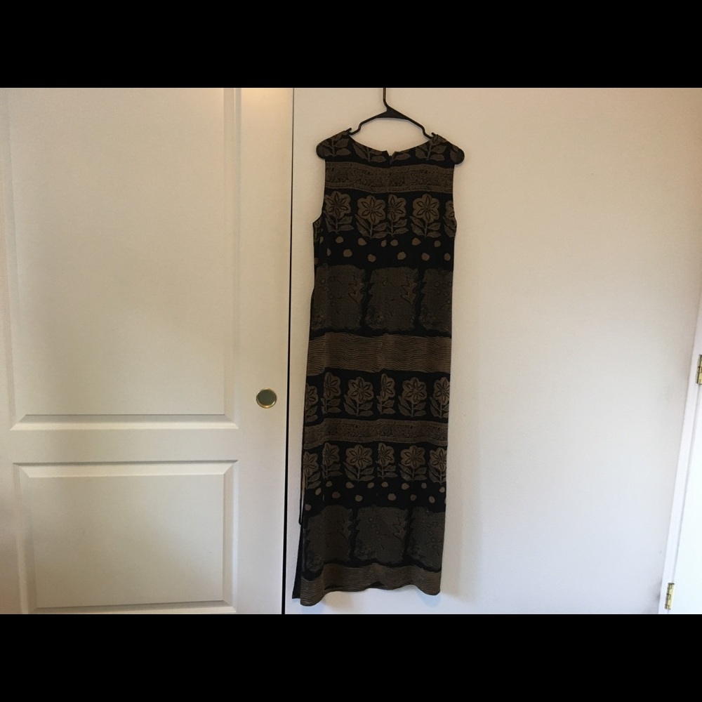 Coldwater Creek Women’s long sleeveless dress.